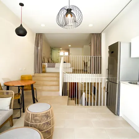 Oceanside Luxury Loft - Fast Wi-fi - Workstations Apartment Corralejo